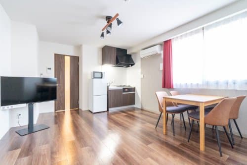 Property photo for 橄榄色外套302