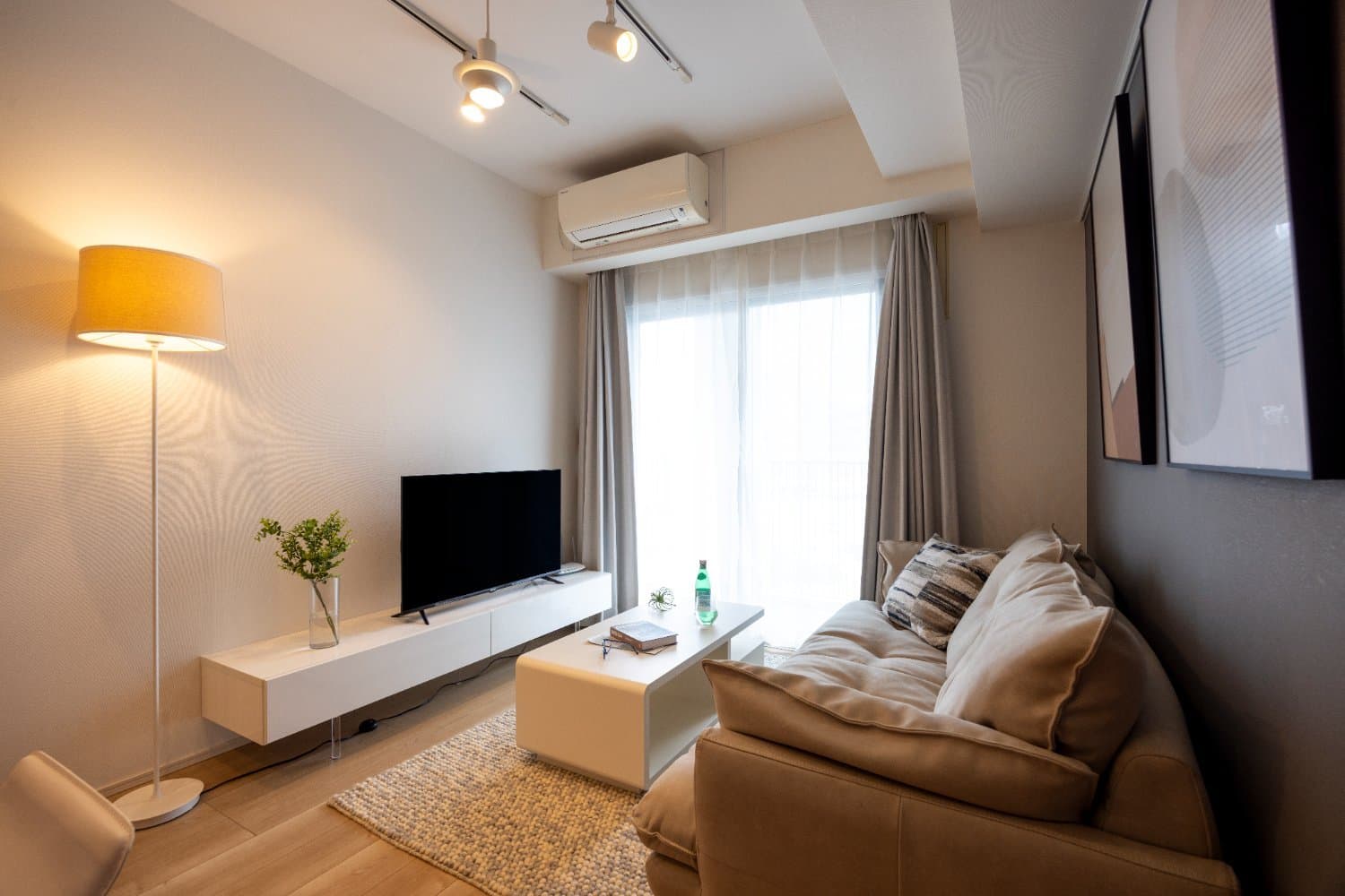 Furniture updated in September 2026 / 5-minute walk from the nearest station / Popular Akasaka area / Room featuring high-end furniture with a white color scheme /Creazione Akasaka 802