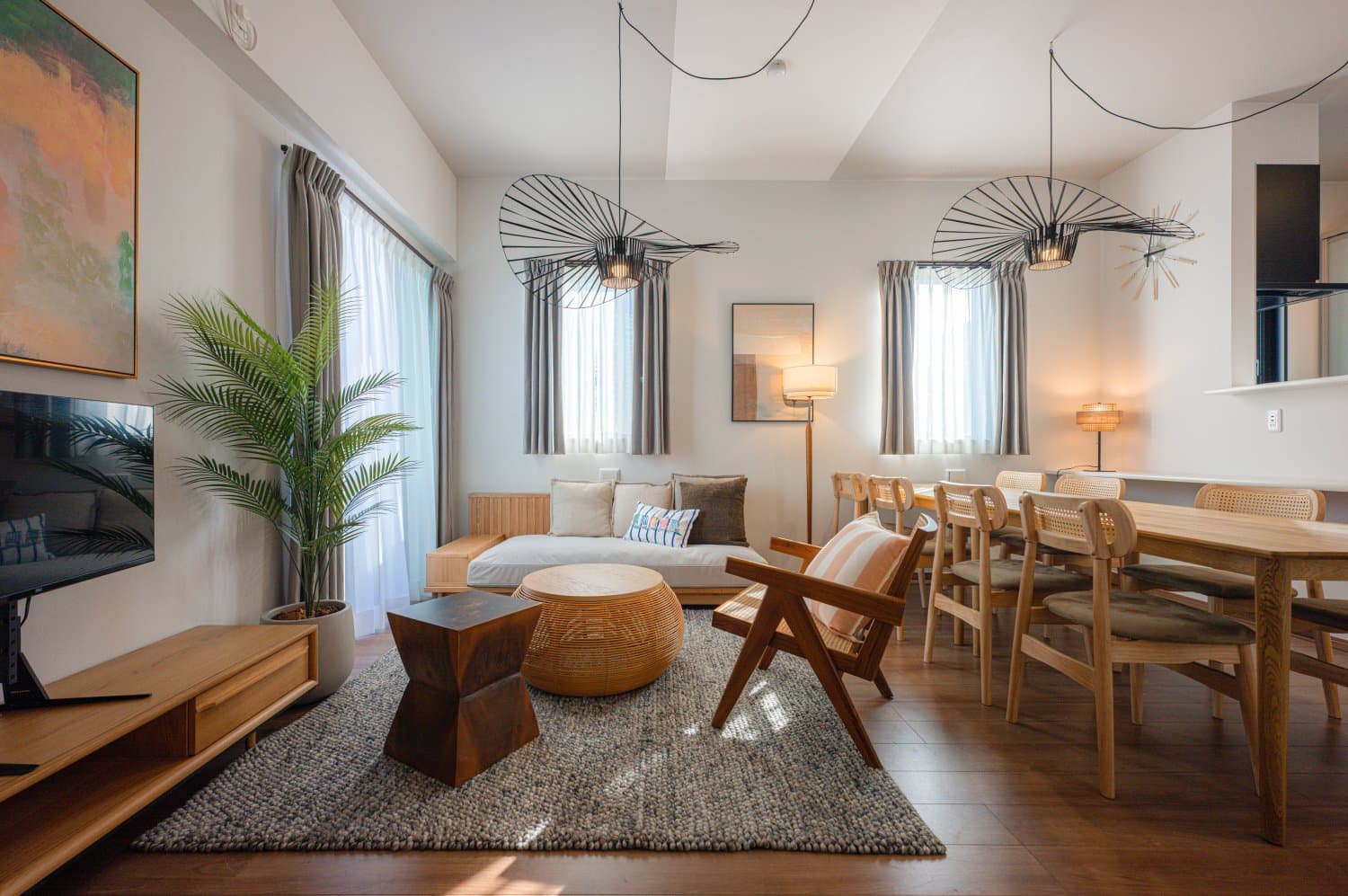 Furniture updated in October 2026 / 12-minute walk from Tamachi Station / Located in the popular Minato Ward / Accommodates up to 11 guests / Features high-end, West Coast-style furnishingsKAIGAN HAJIME HUB 401