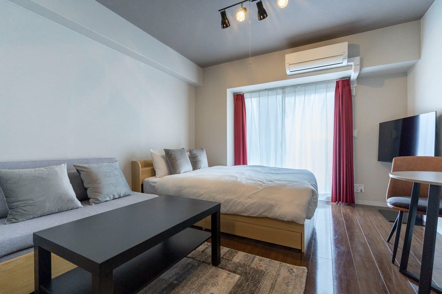 Within walking distance of Osaka Station / Beautiful room / Designer apartment / Shin-Umeda Central Hills 303