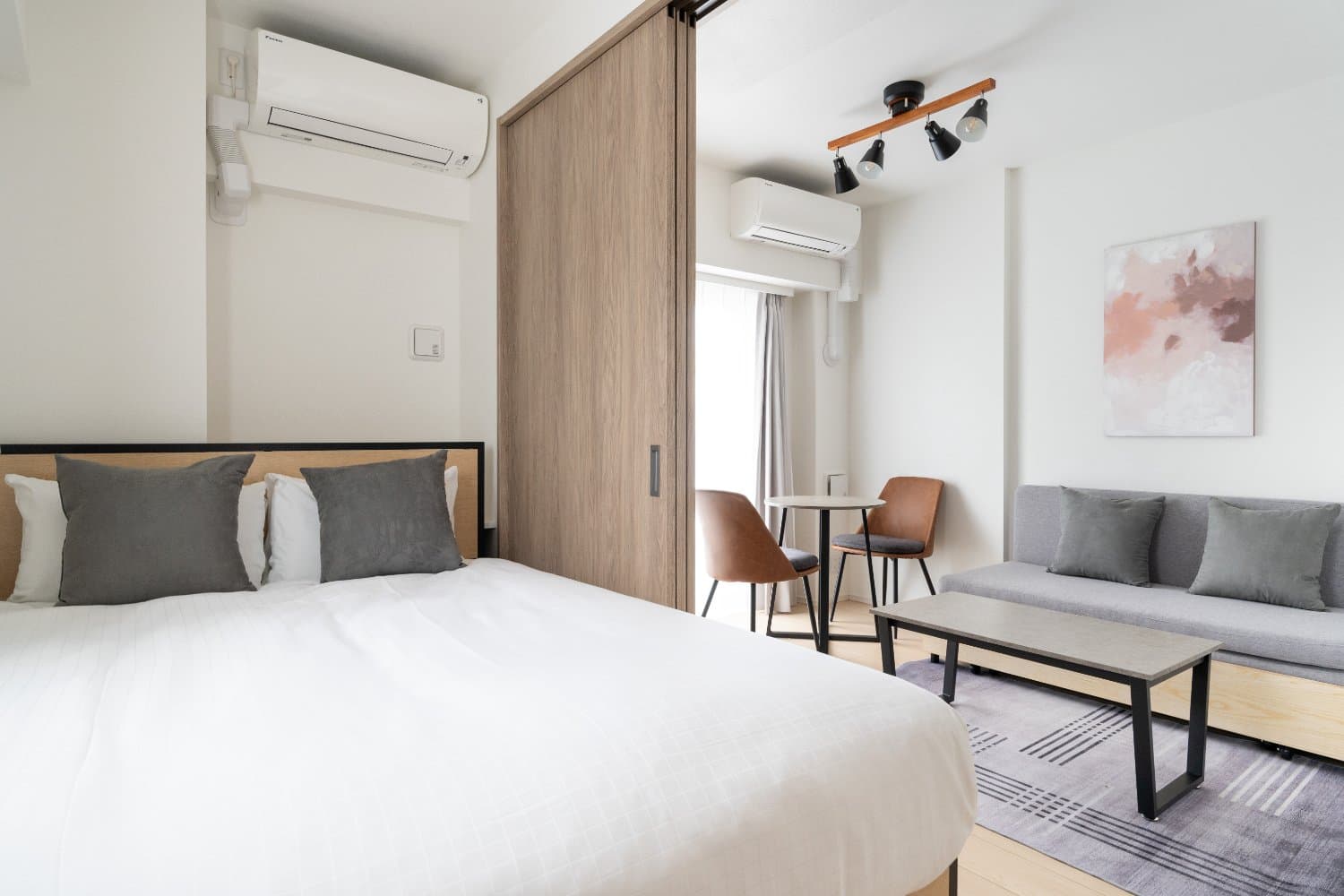 11-minute walk from Honjo-Azumabashi Station / Simple and clean designer apartment / Suitable for short-term to long-term stays / Urban Park Honjo-Azumabashi 601