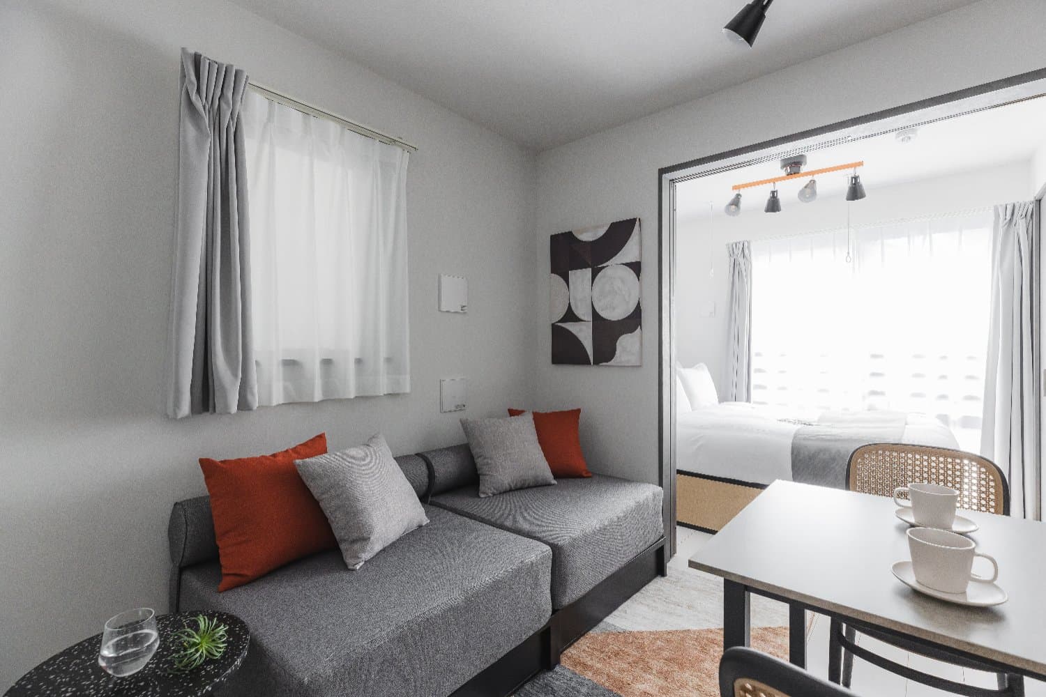 4-minute walk from Morishita Station / No transfers to Shinjuku Station / Fully furnished with furniture and appliances / The Park Cross Morishita 204