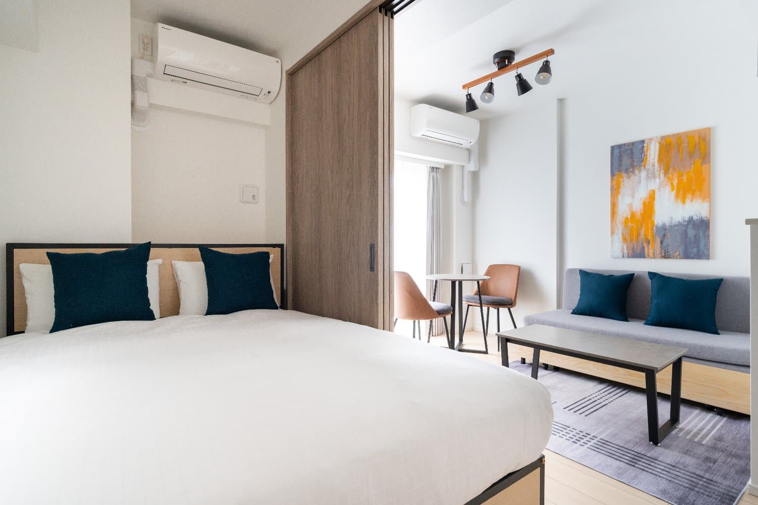 11-minute walk from Honjo-Azumabashi Station / Simple and clean designer apartment / Suitable for short-term to long-term stays / Urban Park Honjo-Azumabashi 401