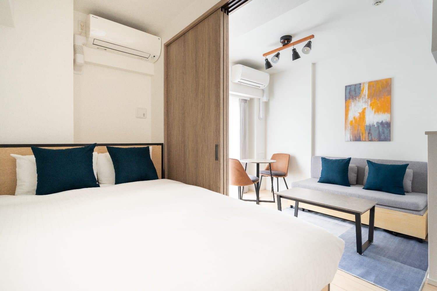 11-minute walk from Honjo-Azumabashi Station / Simple and clean designer apartment / Suitable for short-term to long-term stays / Urban Park Honjo-Azumabashi 201