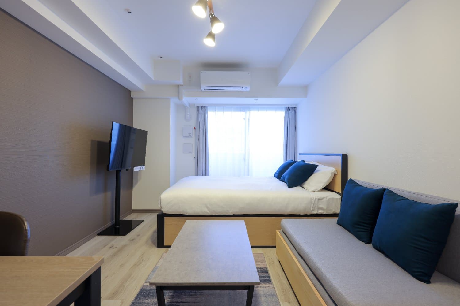 9-minute walk to the nearest station / 2 stops to Shinjuku / Furnished with appliances / MAT Nakaochiai 504