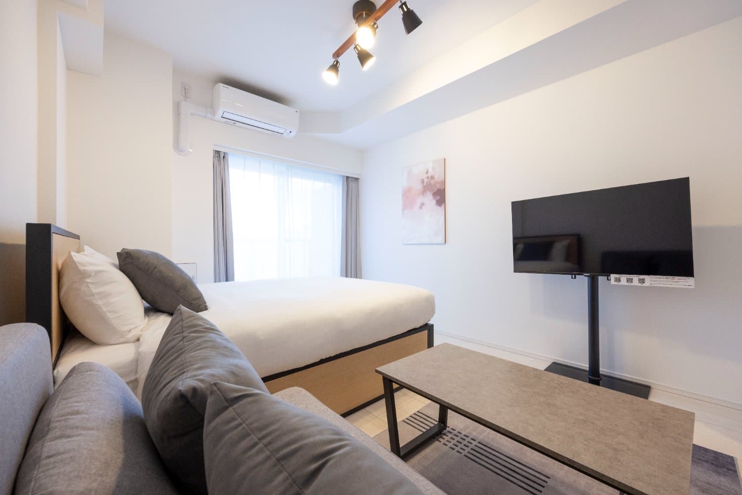 11-minute walk from Honjo-Azumabashi Station / Simple and clean designer apartment / Suitable for short-term to long-term stays / Urban Park Honjo-Azumabashi 702