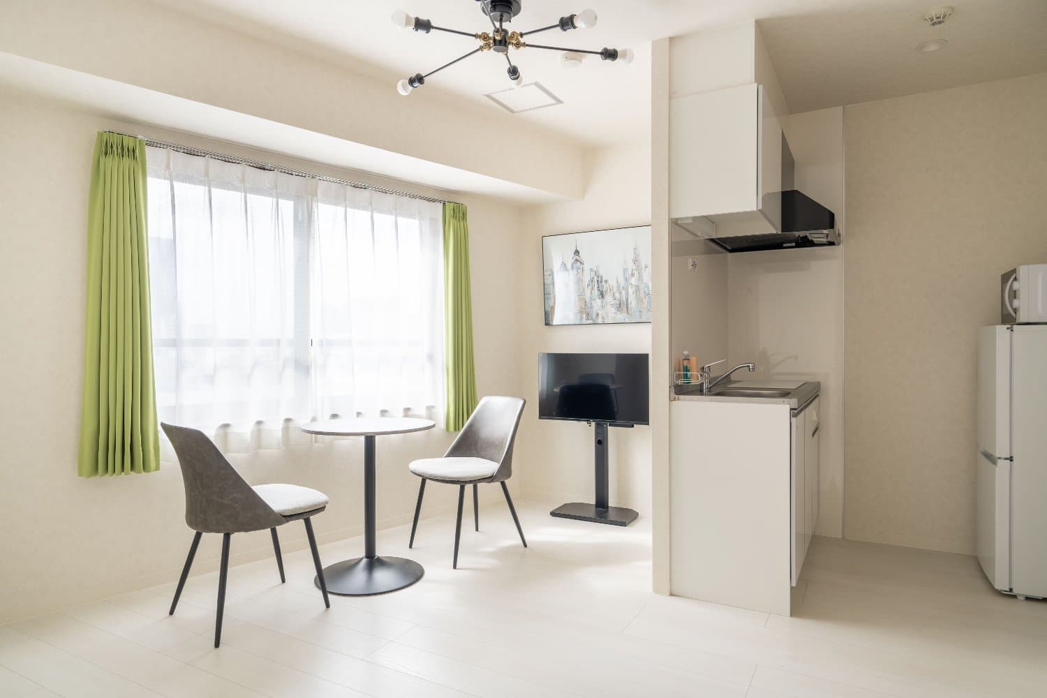 12-minute walk from Ikebukuro Station! / Comes furnished with furniture and appliances / White-themed 1LDK / Laulea Tower Ikebukuro 902