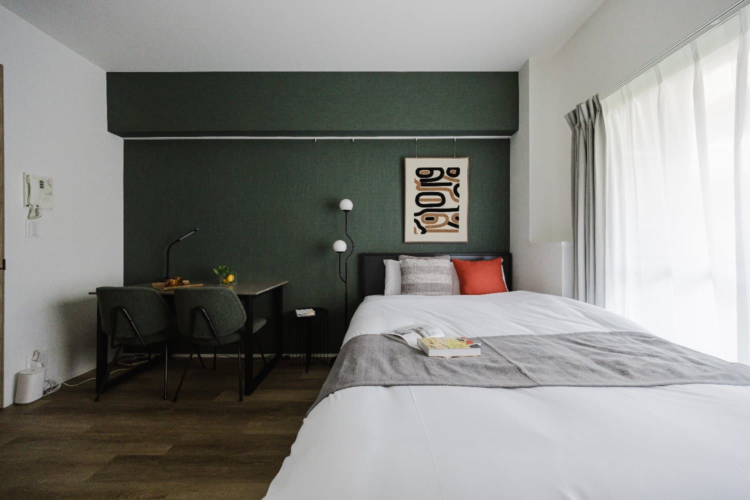 Within walking distance of Shin-Okubo Station / Direct access to Shinjuku Station / Excellent access to the city center / T-FLAT SHINJUKU TOYAMA 102