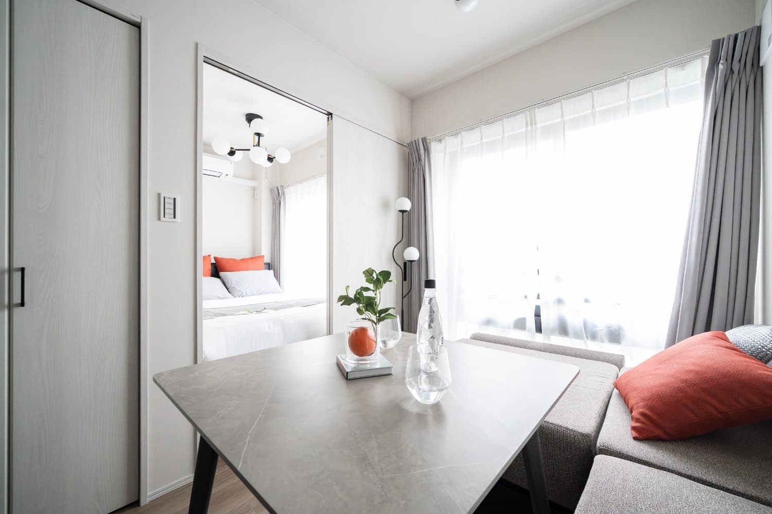 10-minute walk from Higashi-Nakano Station / Excellent access to Shinjuku / Fully furnished with furniture and appliances / North Ridge Shinjuku 302