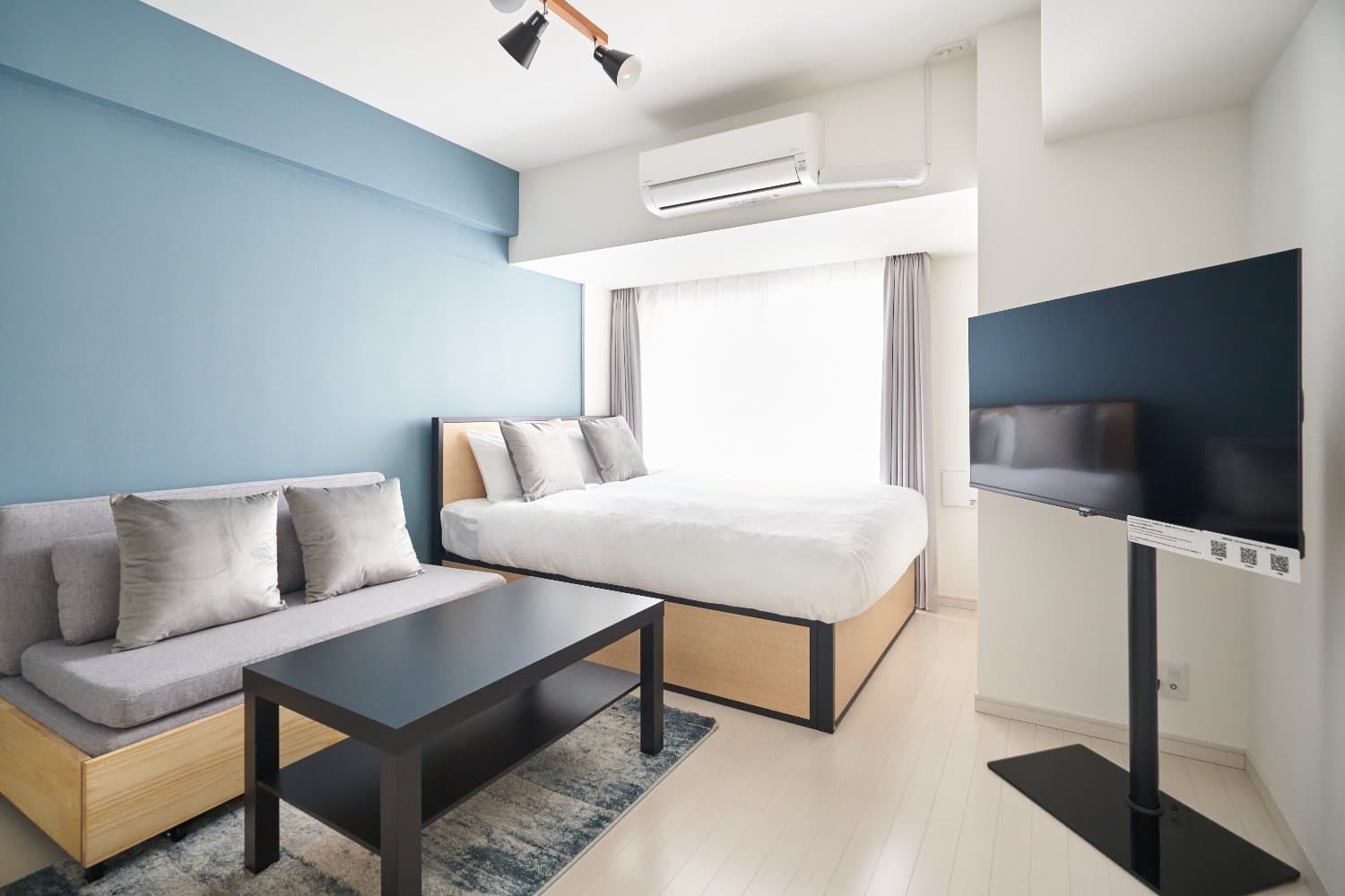 7-minute walk from the station / Abundant facilities near the station / 1-minute walk to a convenience store / Sky Kinshicho 602
