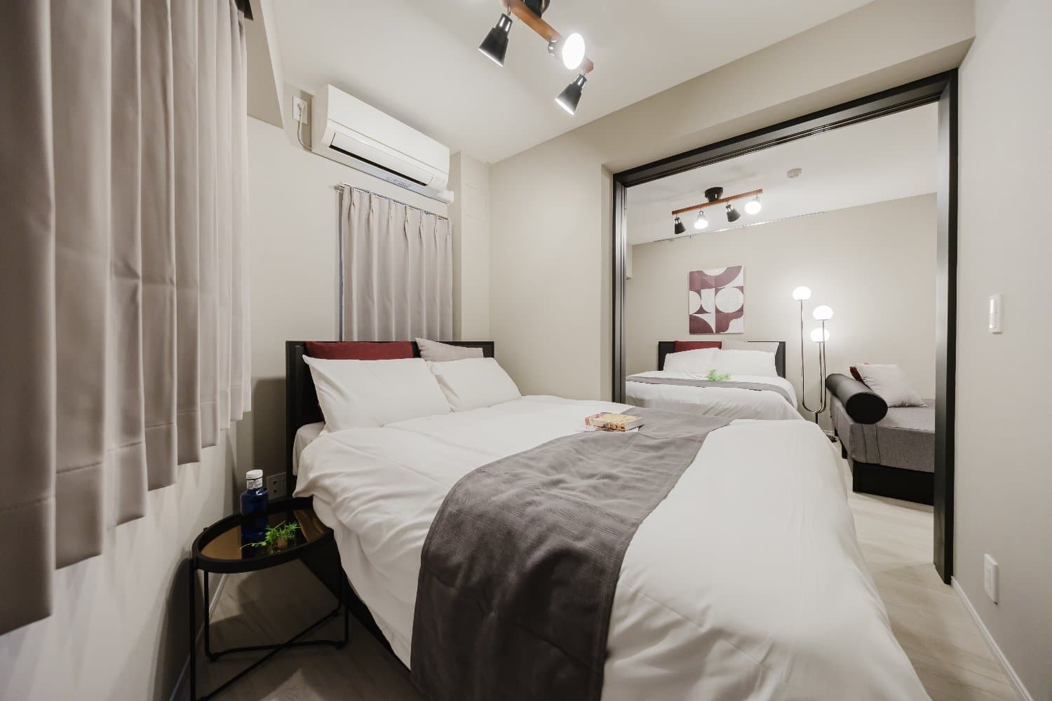 10-minute walk from Nakano Station / 5-minute train ride to Shinjuku Station / Bright 1LDK apartment with elegant accent colors / PREAS Nakano Arai 301