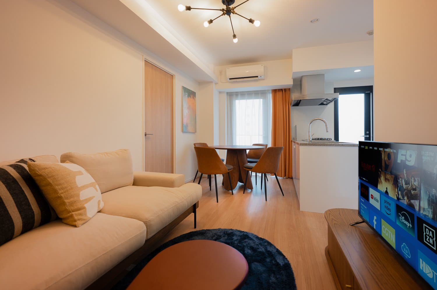Furniture updated in September 2026 / 2-minute walk from Ushigome-Kagurazaka Station / Mid-century modern style / Ideal base for families or groups sightseeing in the area /Sun Place Kagurazaka 503