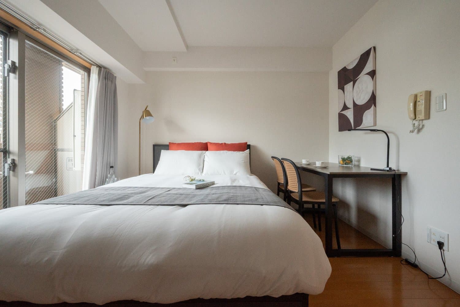 4-minute walk from Gyotoku Station / Direct access to Nihonbashi and Urayasu (no transfers) / Fully furnished and equipped with appliances /Gyotoku Station Residence 402