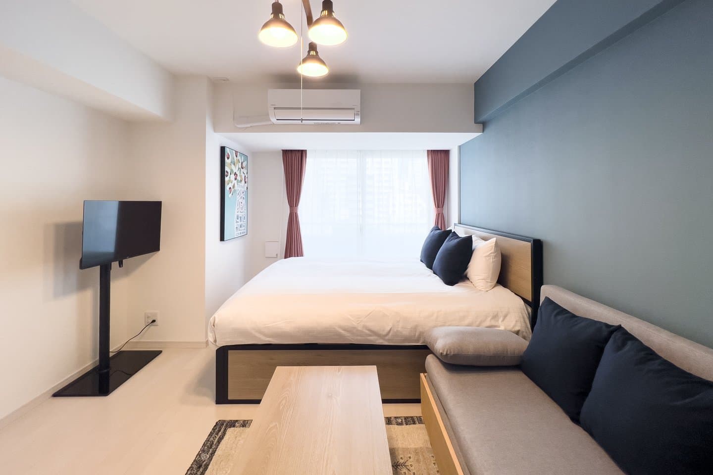7-minute walk from the station / Close to the downtown area / Convenience store and supermarket nearby / Sky Kinshicho 401