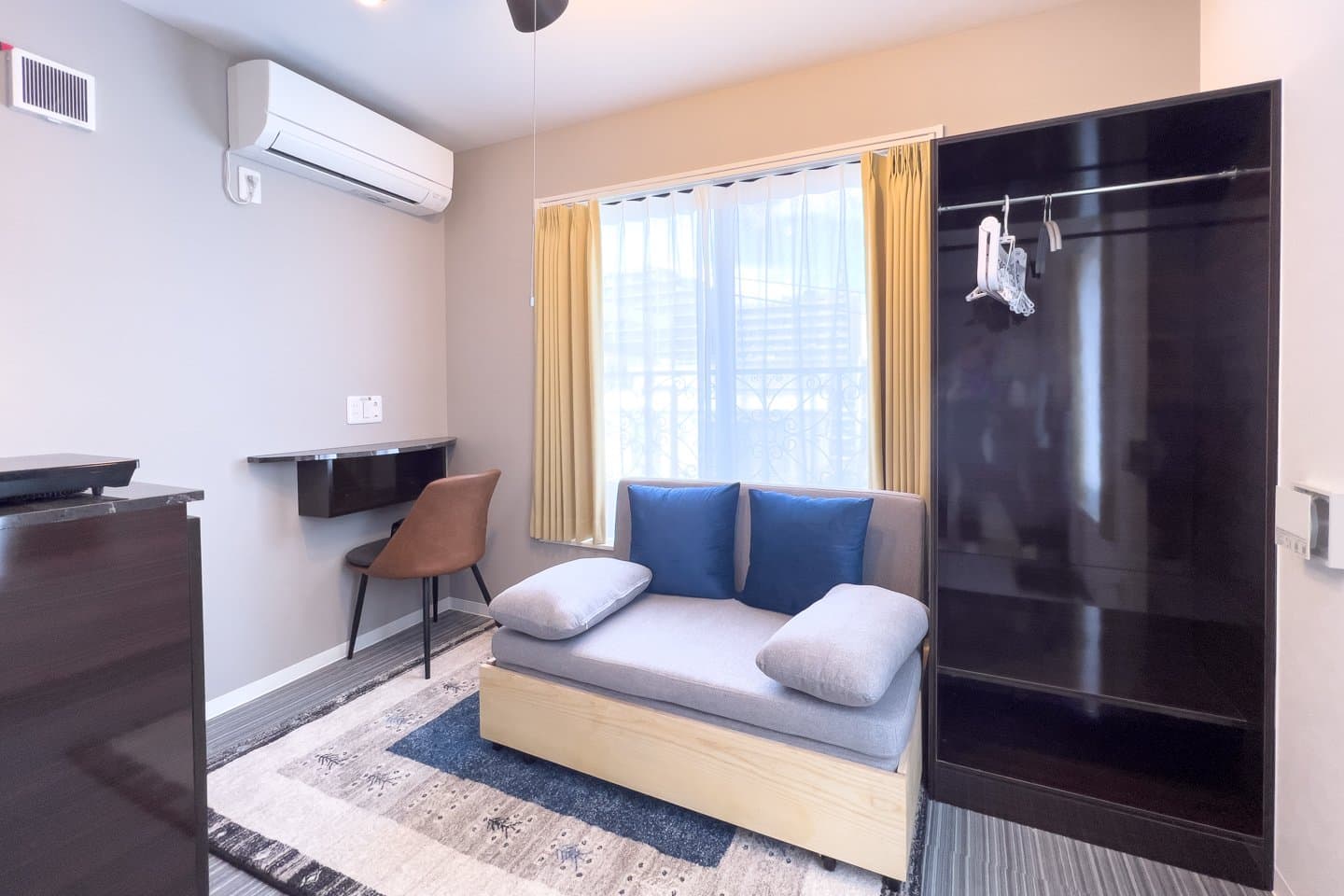 Popular Ebisu area / Excellent access / Newly built / Fully furnished with furniture and appliances / The Sanctus Ebisu 401