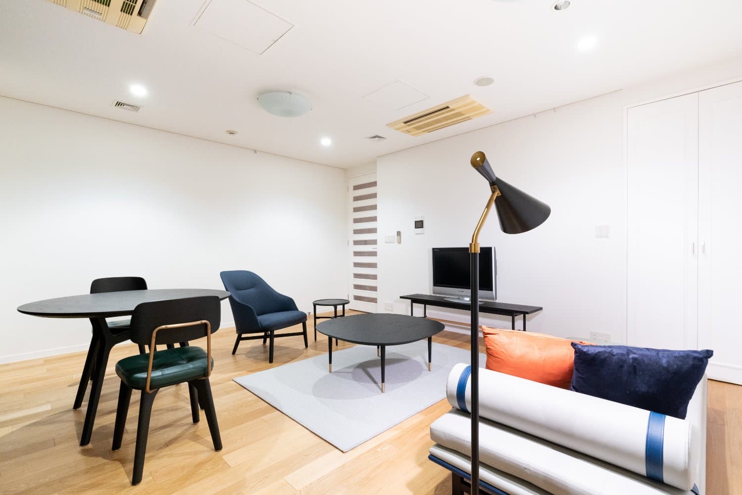 神谷町駅から徒歩1分のマンション!シンプルでモダンなお部屋♪/家具・家電完備/神谷町MTコート 305