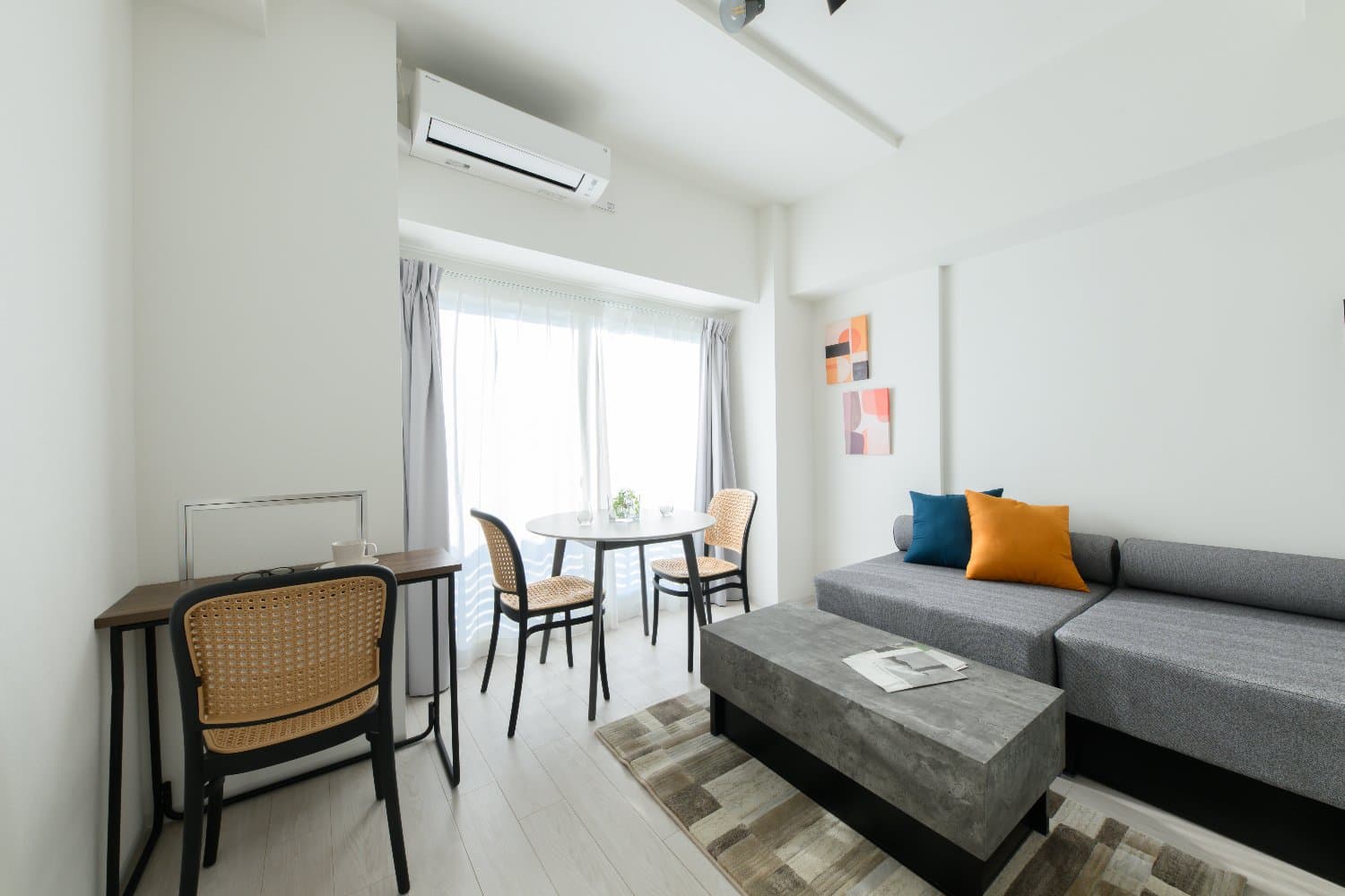 5-minute walk from Nishi 11-chome Station / Natural and calming space with a white base / Spacious 2LDK / Fully furnished with furniture and appliances / S-RESIDENCE Odori Park admirio 203