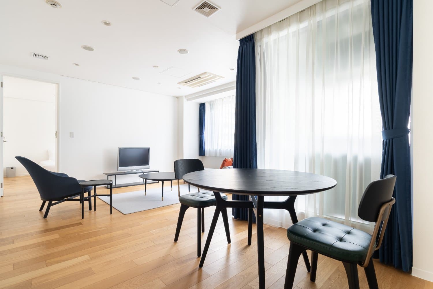 神谷町駅から徒歩1分のマンション!シンプルでモダンなお部屋♪/家具・家電完備/神谷町MTコート 303