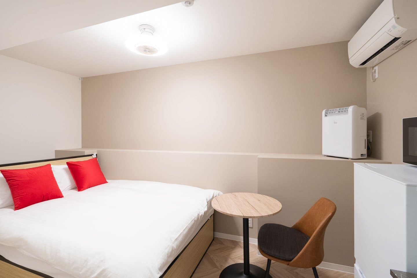 Popular Ebisu area / Excellent access / Newly built / Fully furnished with furniture and appliances / The Sanctus Ebisu 102