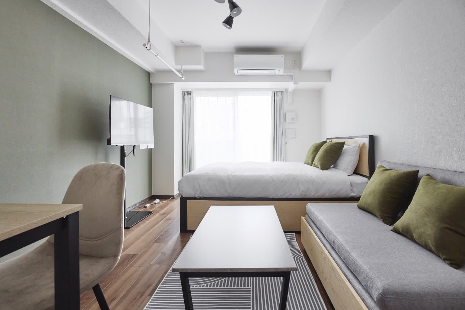 9-minute walk to the nearest station / 2 stops to Shinjuku / Furnished with appliances / MAT Nakaochiai 406