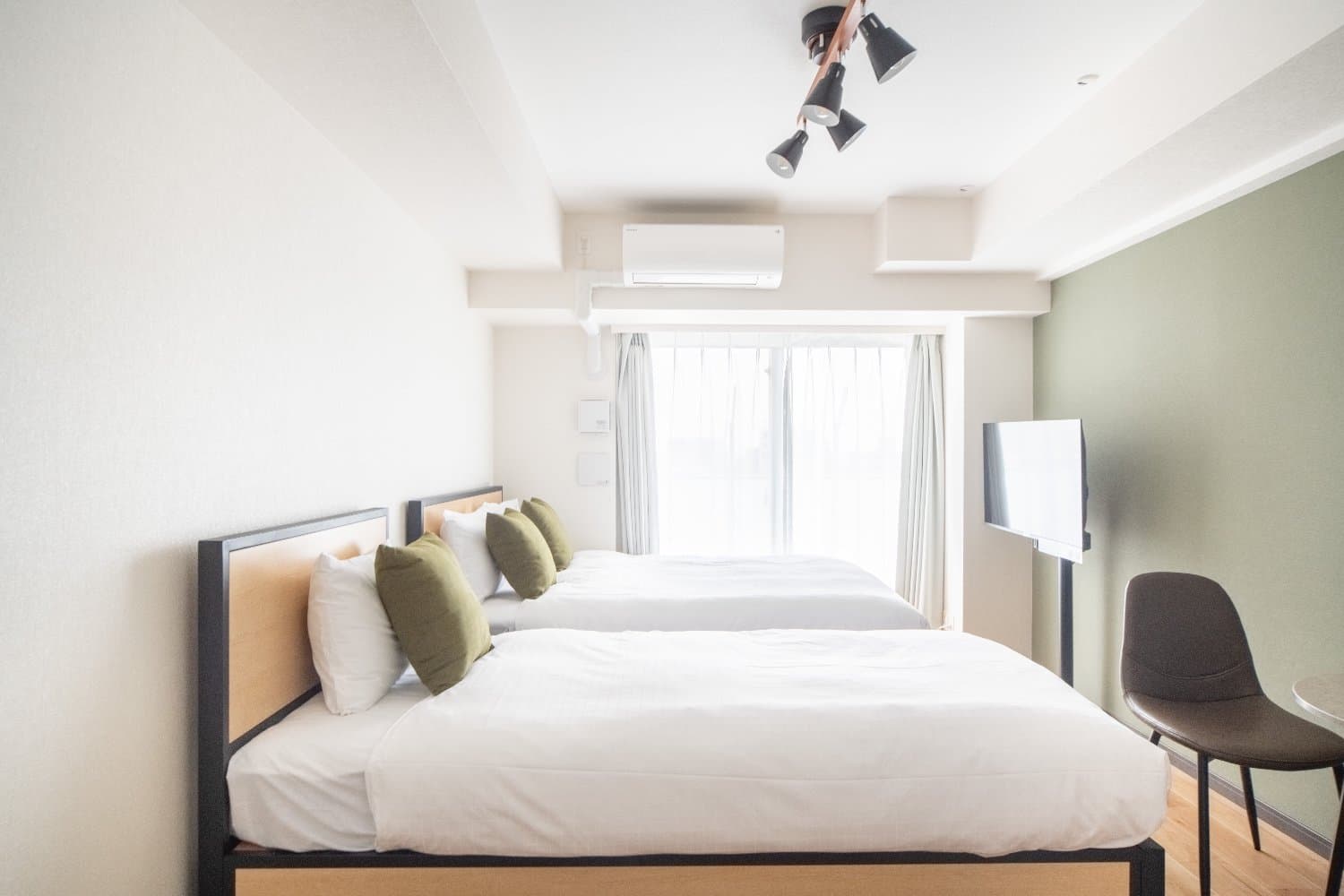 9-minute walk from the station! Beautiful property built in 2022 / Furnished with appliances / Wi-Fi available / MAT Nakaochiai 805