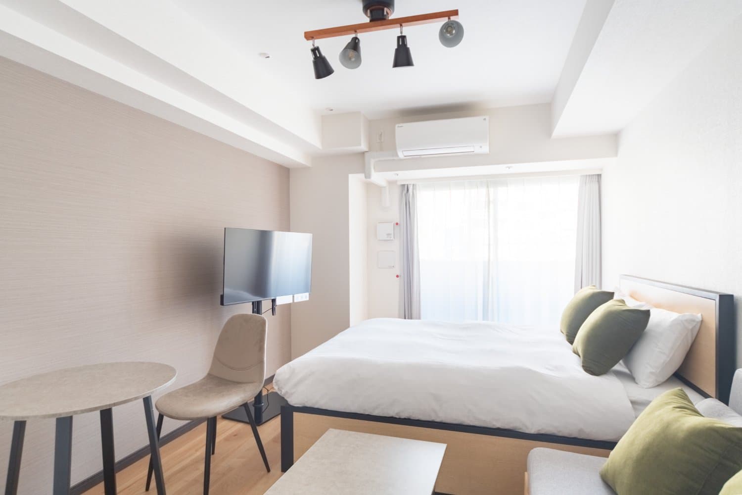 9-minute walk to the nearest station!/2 stops to Shinjuku/Furnished with appliances/Elevator available/MAT Nakaochiai 204
