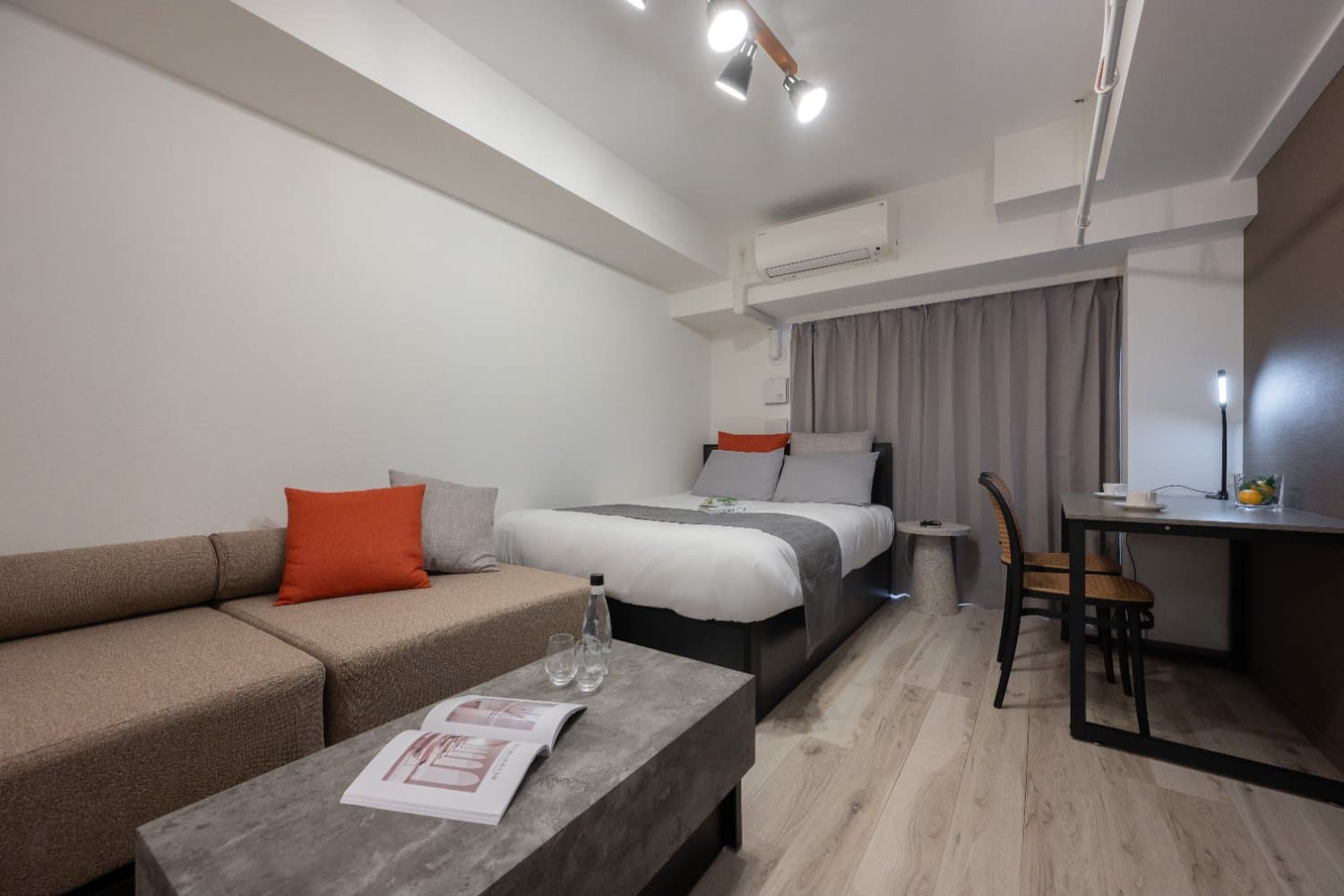 An ideal base for a small-group sightseeing trip./MAT Nakaochiai 705