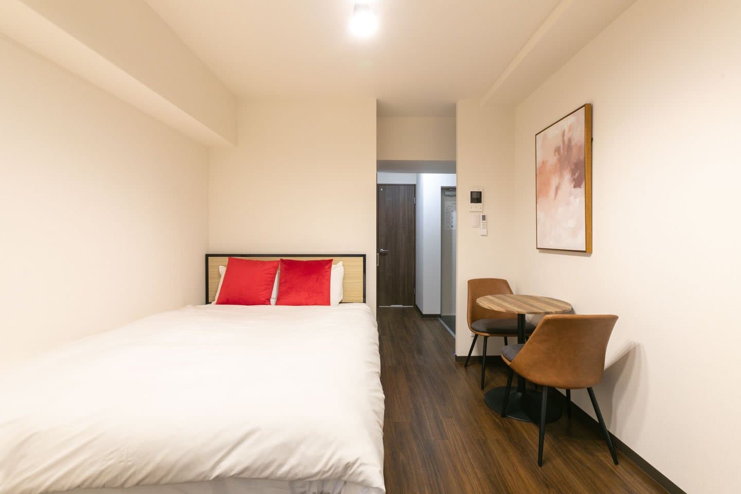 7-minute walk to Shinsaibashi Shopping Street / 1-minute walk from the station / Fully furnished with appliances and Wi-Fi / Valore Kitahorie 203