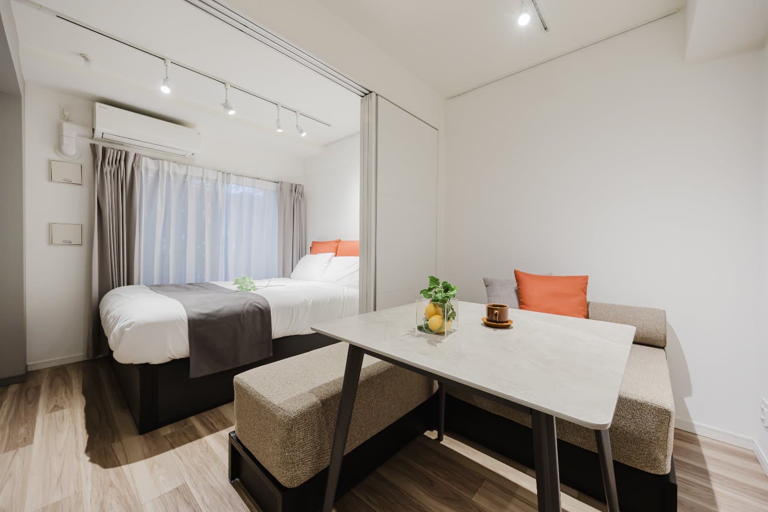 8-minute walk from Shimo-Ochiai Station / Takadanobaba Station also within walking distance / Private space with a calm atmosphere /Renaissance Court Takadanobaba 103