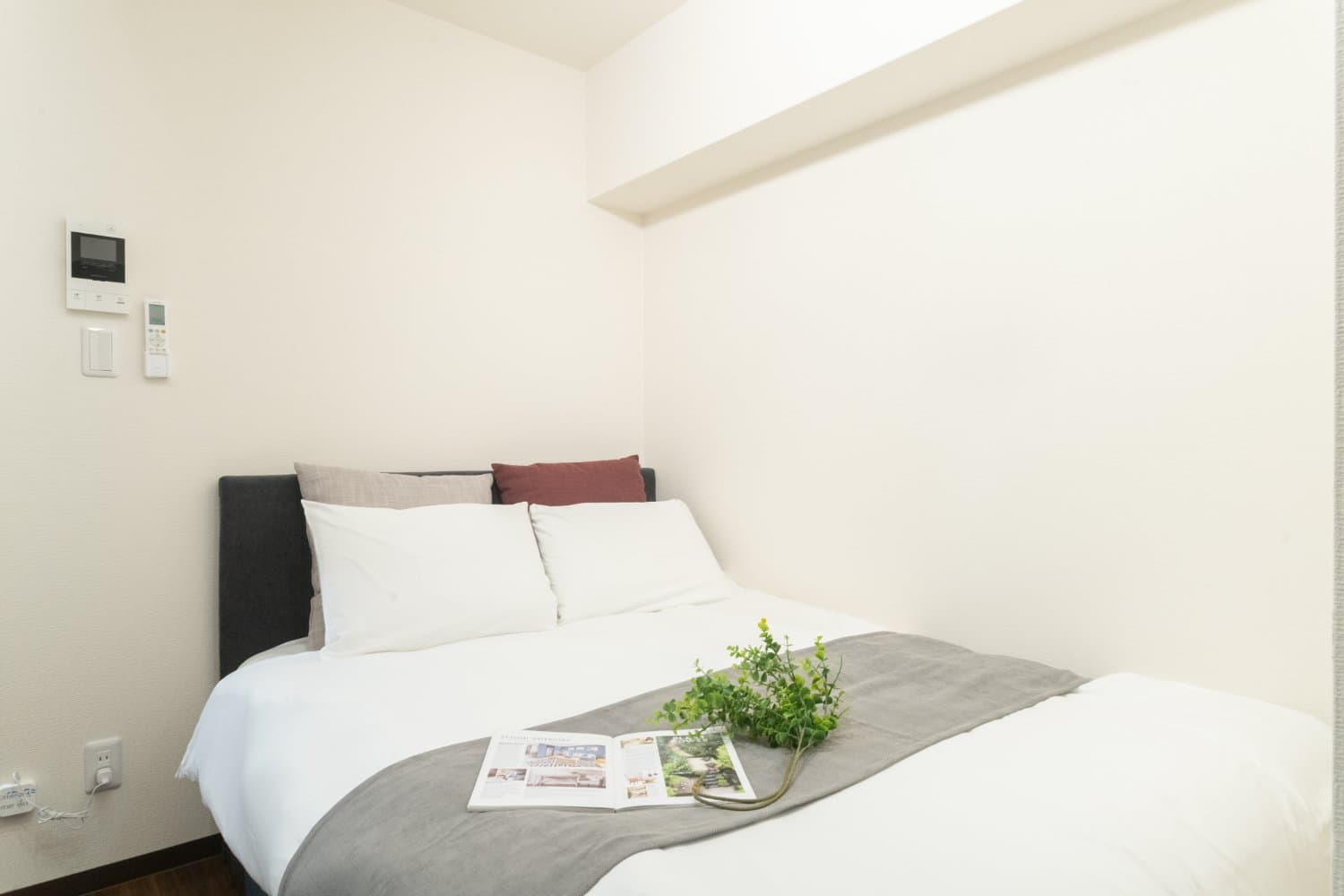 Excellent location, just a 1-minute walk from Yotsubashi Station! Namba area is also within walking distance / Convenience store within a 1-minute walk / Recommended for business or sightseeing stays / valore Kitahorie 204