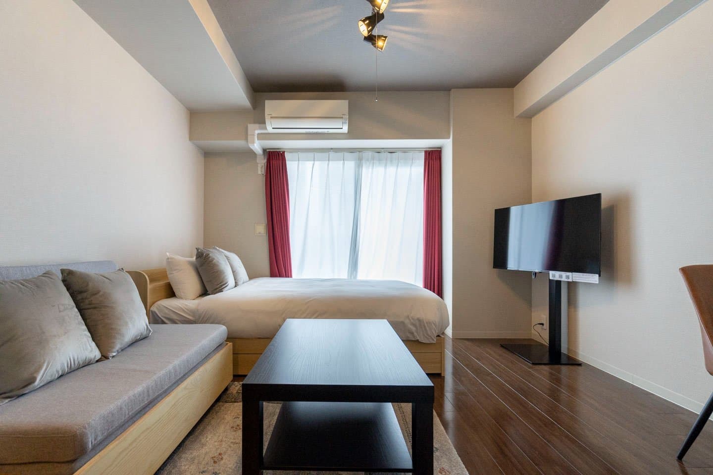 Beautiful room / Ideal for remote work / Designer apartment / Shin-Umeda Central Hills 402