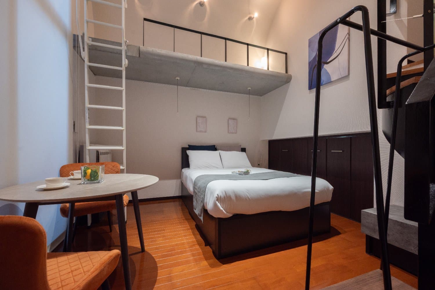 3-minute walk from Shimo-Ochiai Station / Convenience stores and supermarkets within a 3-minute walk / 2 stops to Shinjuku /Lerion Shimo-Ochiai 102