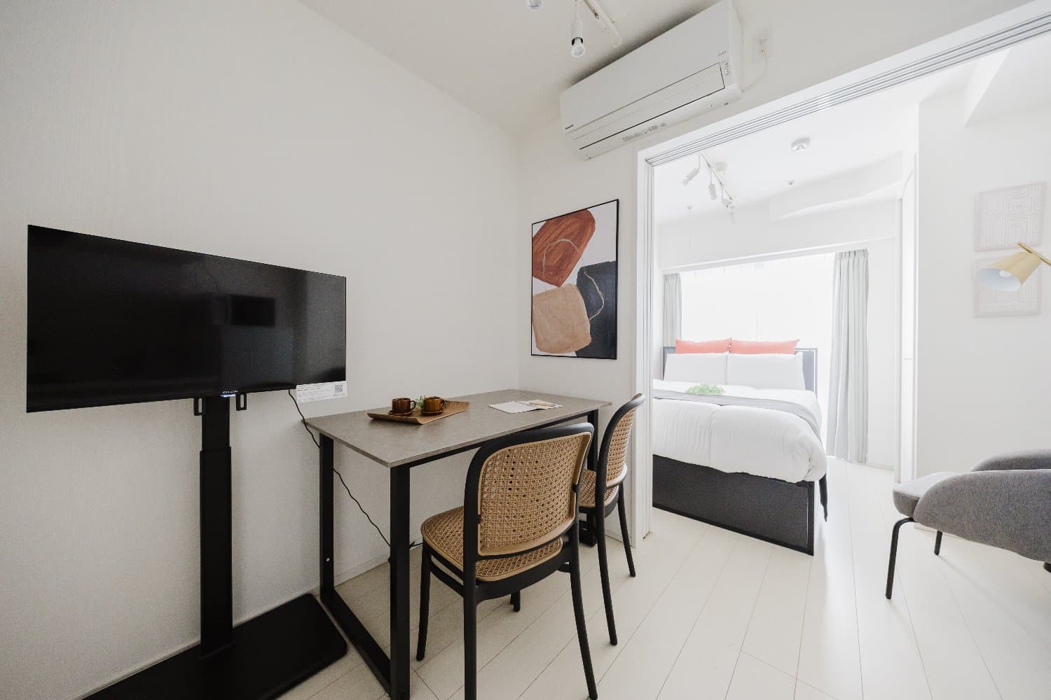 3-minute walk from Honjo-Azumabashi Station / Close to Senso-ji Temple and Tokyo Skytree / Furnished with furniture and appliances / Renaissance Court Honjo-Azumabashi 301