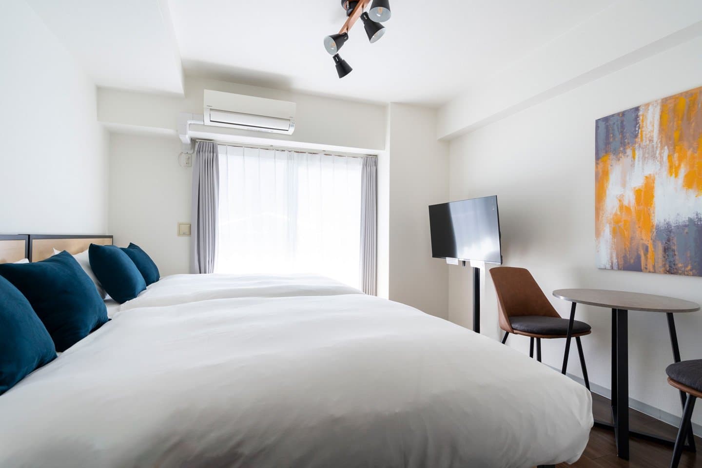 Great access to Universal Studios Japan! / Within walking distance of Osaka Station / Stylish room / Shin-Umeda Central Hills 602