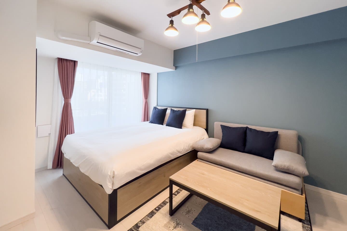 7-minute walk from the station / Abundant facilities near the station / 1-minute walk to a convenience store / Sky Kinshicho 801