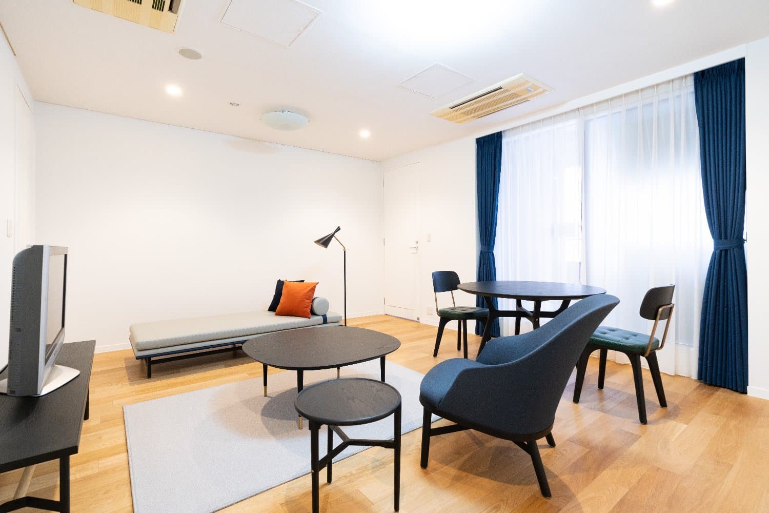 神谷町駅から徒歩1分のマンション!シンプルでモダンなお部屋♪/家具・家電完備/神谷町MTコート 405