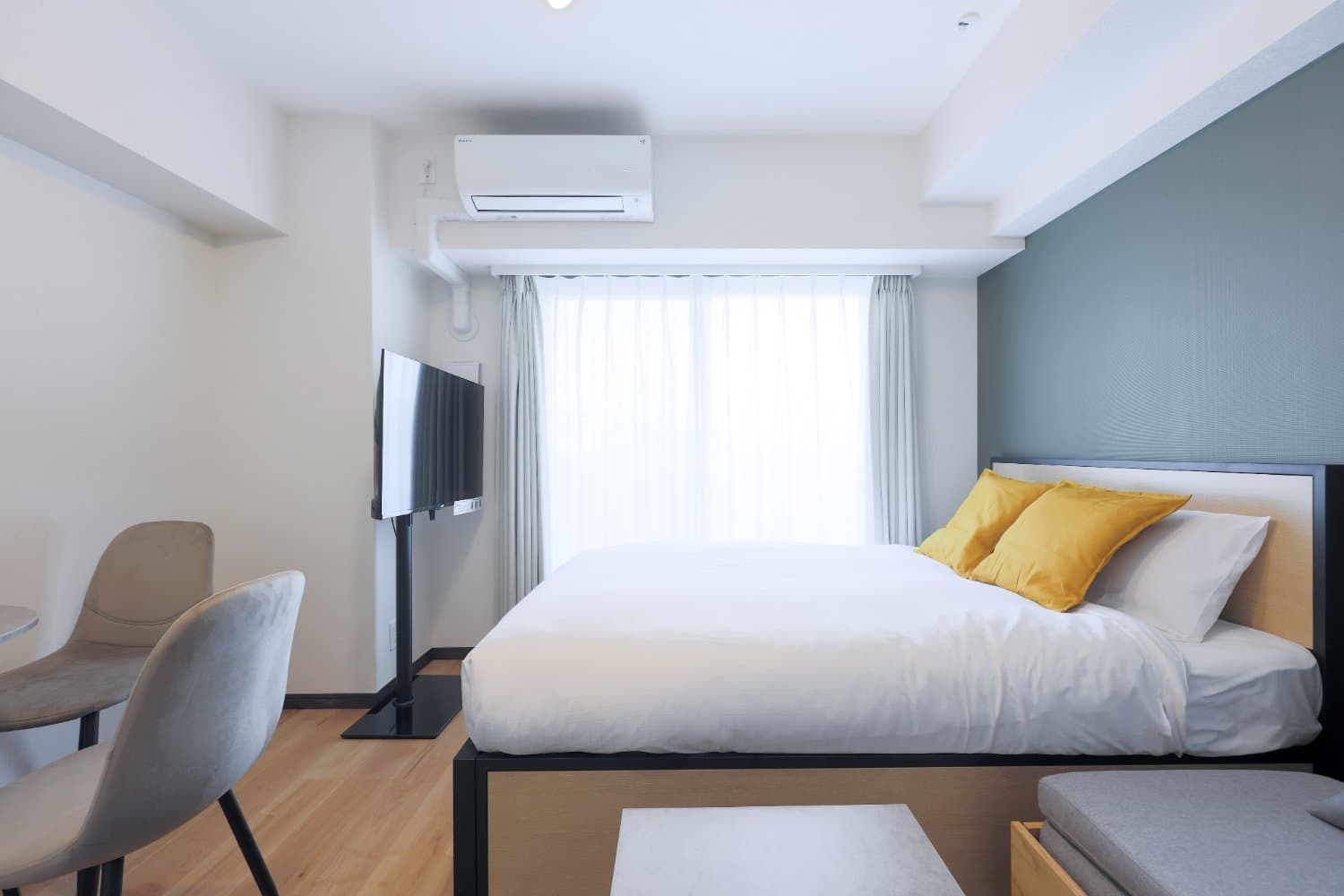 9-minute walk to the nearest station / 2 stops to Shinjuku / Furnished with appliances / MAT Nakaochiai 403