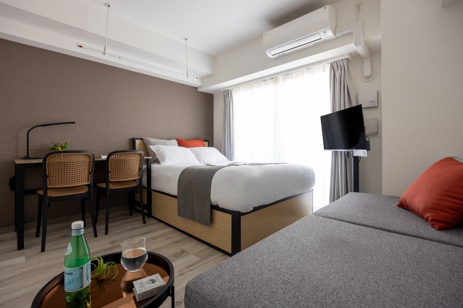 Just 10 minutes by train to Shinjuku Station! Multiple train lines available / 3-minute walk to convenience store / Furnished apartment / MAT Nakaochiai 302