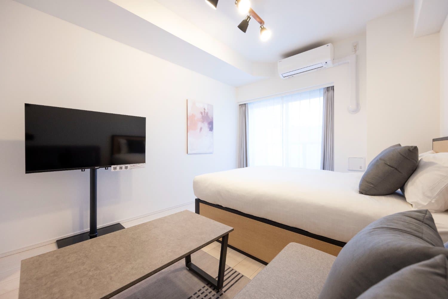 11-minute walk from Honjo-Azumabashi Station / Simple and clean designer apartment / Suitable for short-term to long-term stays / Urban Park Honjo-Azumabashi 703