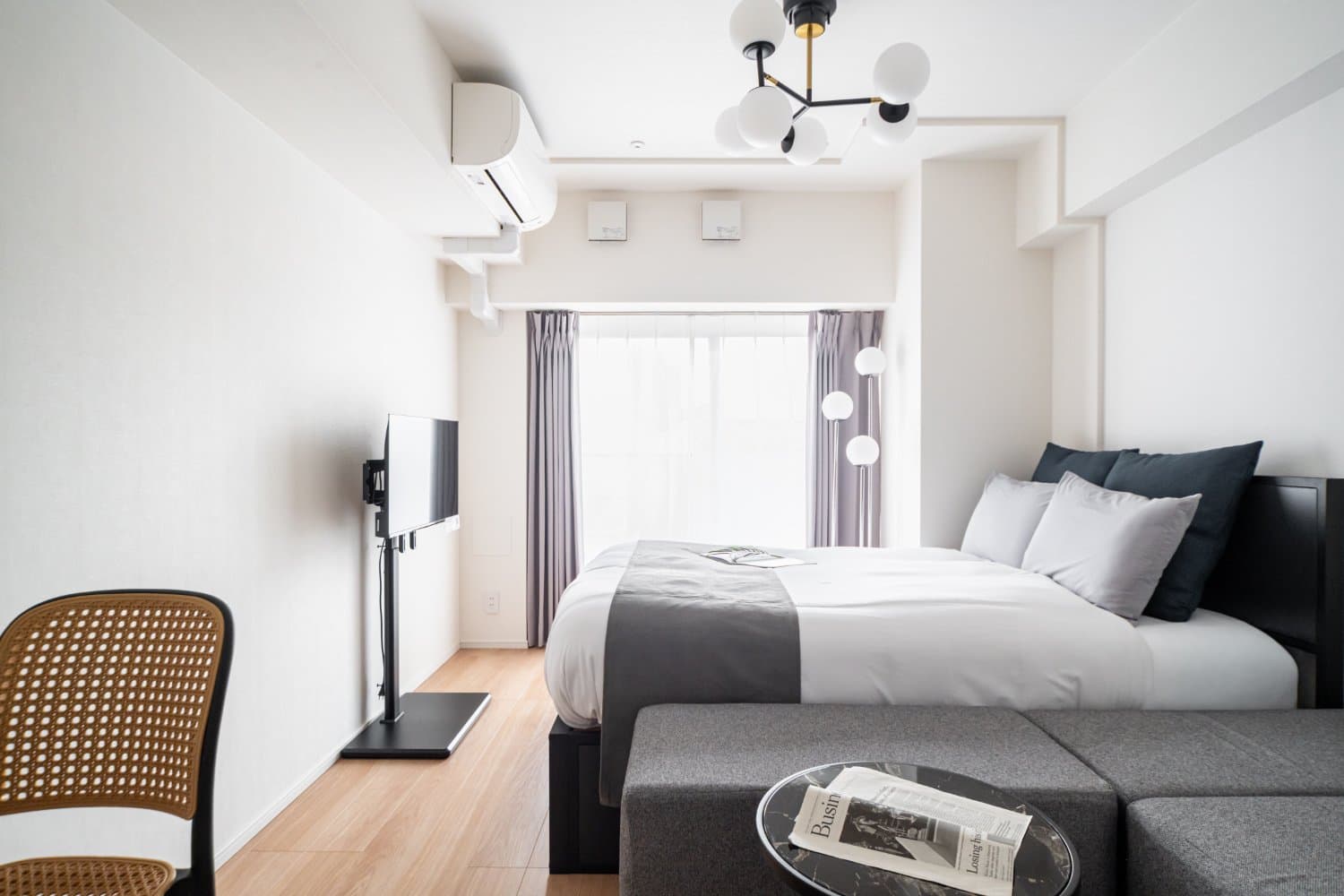 7-minute walk from Otsuka Station / Easy access to major areas in central Tokyo / Ideal base for sightseeing and business / Renaissance Court Sugamo 302