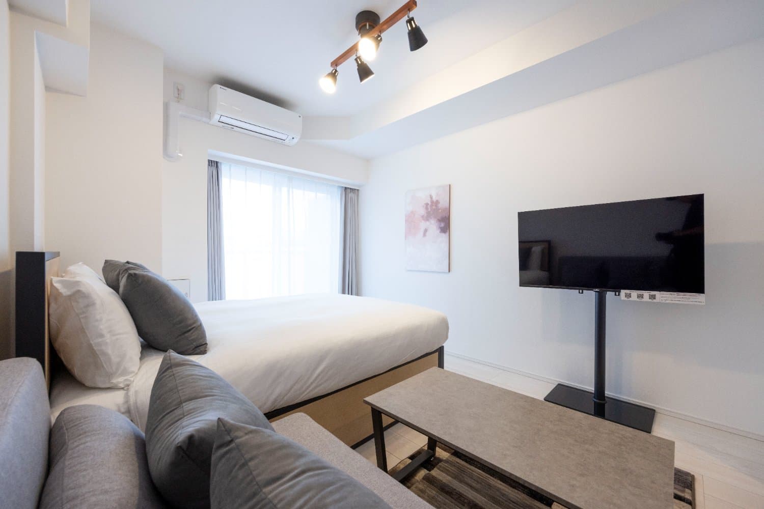 11-minute walk from Honjo-Azumabashi Station / Simple and clean designer apartment / Suitable for short-term to long-term stays / Urban Park Honjo-Azumabashi 602