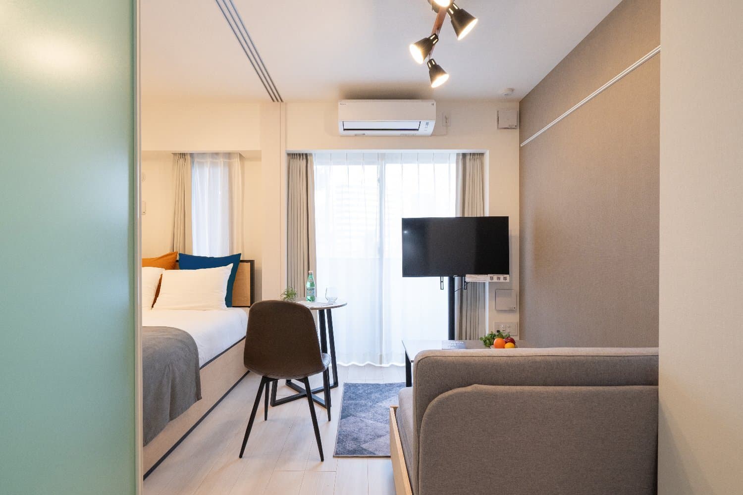 8-minute walk from the nearest station / Built in 2025 / Fully furnished with appliances / Free Wi-Fi / Haven Shibaura 903