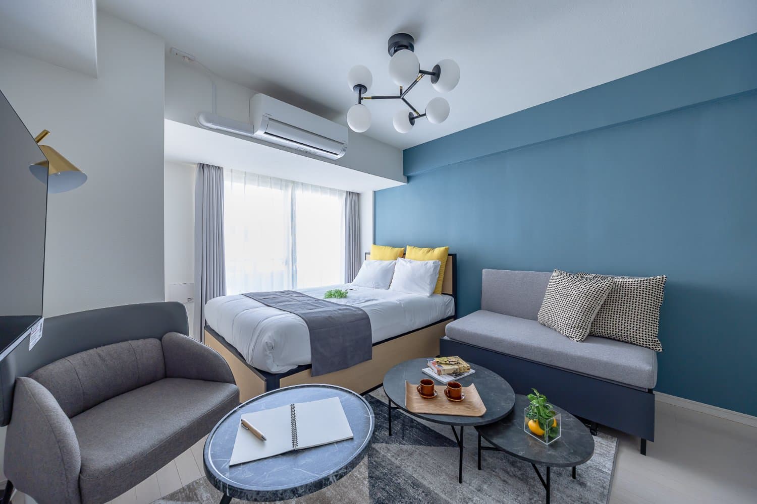 7-minute walk from Kinshicho Station / Abundant facilities near the station / 1-minute walk to a convenience store / Designer apartment with furniture and appliances included / Sky Kinshicho 901