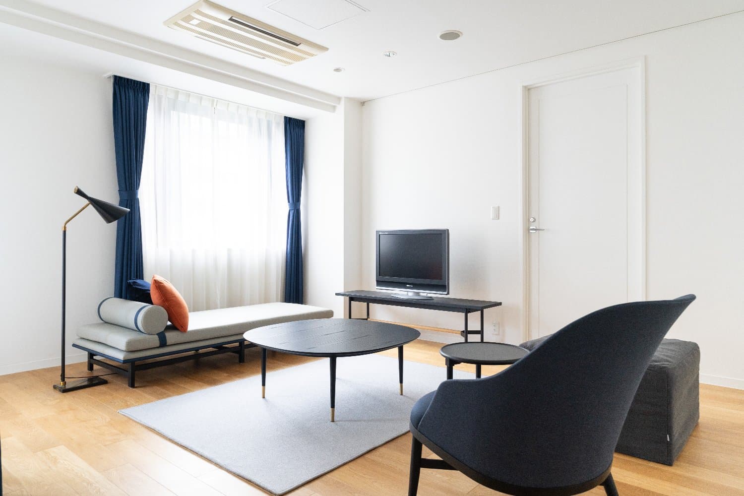 神谷町駅から徒歩1分のマンション!シンプルでモダンなお部屋♪/家具・家電完備/神谷町MTコート 304