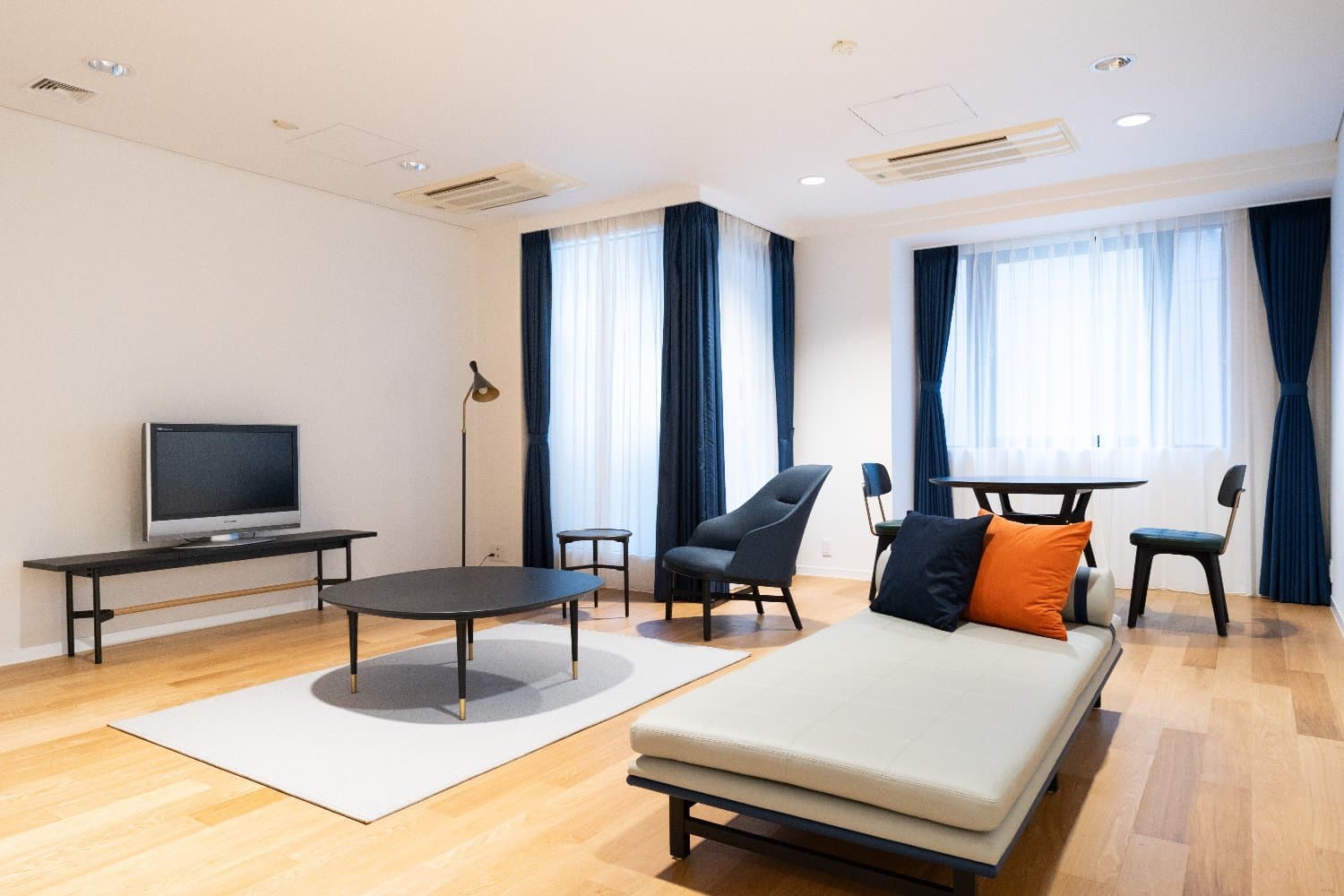 神谷町駅から徒歩1分のマンション!シンプルでモダンなお部屋♪/家具・家電完備/神谷町MTコート 306