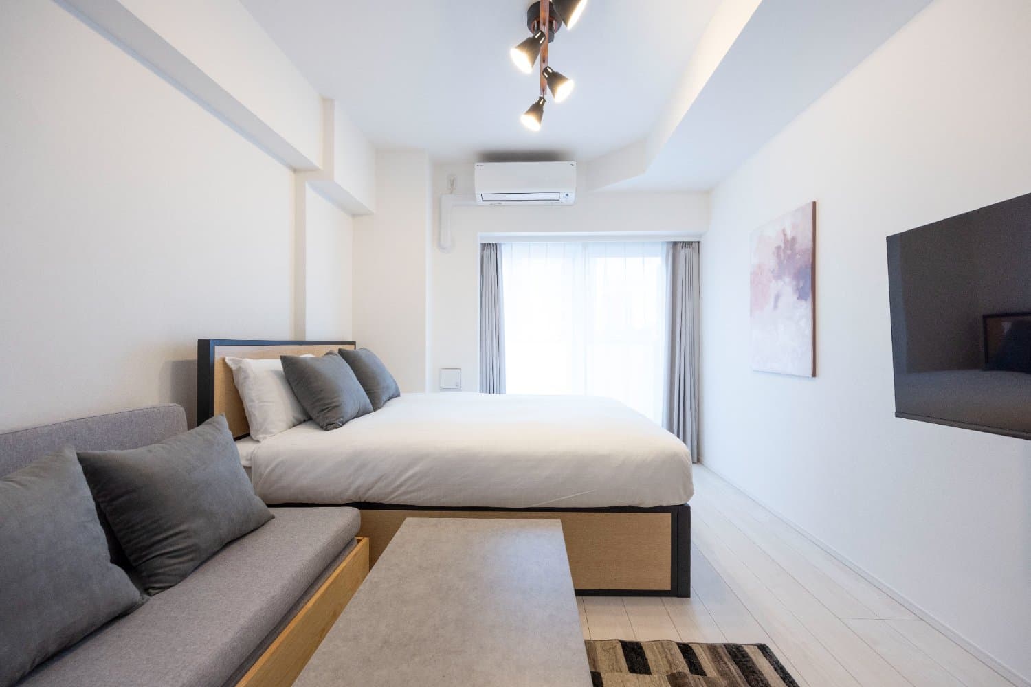 11-minute walk from Honjo-Azumabashi Station / Simple and clean designer apartment / Suitable for short-term to long-term stays / Urban Park Honjo-Azumabashi 502
