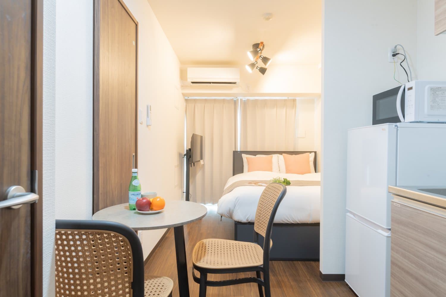 Designer apartment just a 1-minute walk from Yotsubashi Station / Popular Horie area / Valore Kitahorie 702